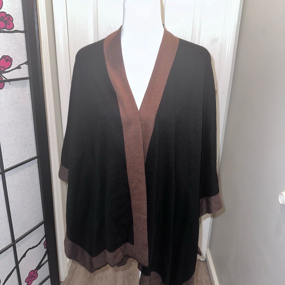 Reversible shawl brown and black one size